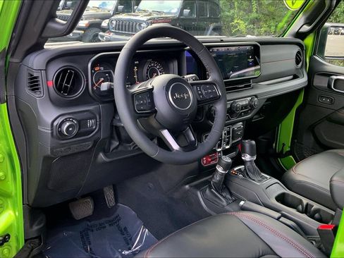 Certified 2025 Jeep Wrangler Unlimited Rubicon AWD/4WD image 13