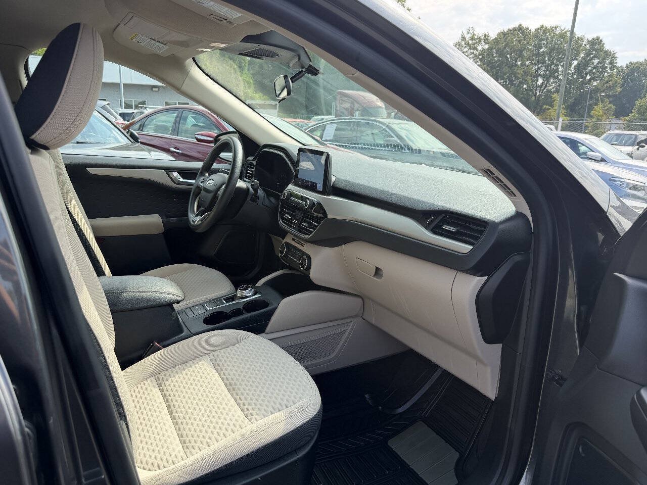 Used 2020 Ford Escape SE FWD image 12