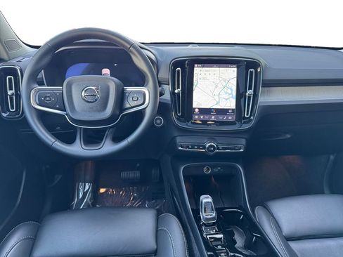 Certified 2025 Volvo XC40 B5 Plus image 24