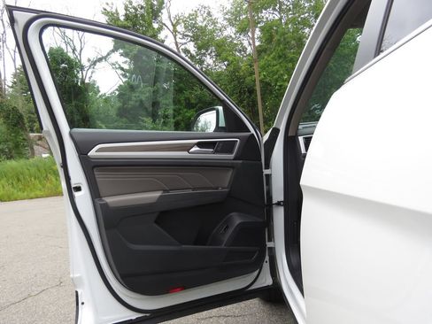 Used 2023 Volkswagen Atlas SEL AWD/4WD image 9