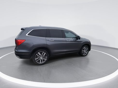 Used 2017 Honda Pilot Touring image 9