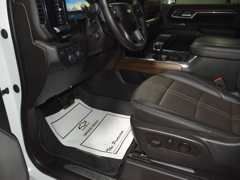 Used 2024 Chevrolet Silverado 1500 High Country w/ High Country Premium Package AWD/4WD image 39