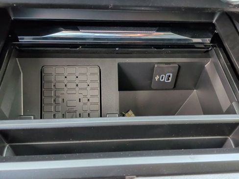 New 2026 Ford F250 Lariat w/ Black Appearance Package image 34