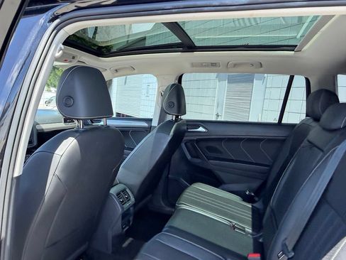 Used 2023 Volkswagen Tiguan SE w/ Panoramic Sunroof Package FWD image 16