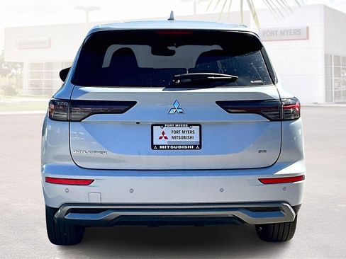 New 2025 Mitsubishi Outlander SE image 4