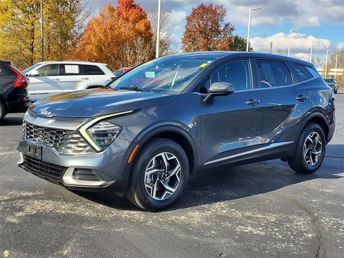 Used 2024 Kia Sportage LX image 3