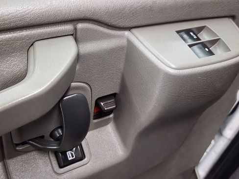 Used 2018 GMC Savana 3500 LT w/ LT Preferred Equipment Group image 22