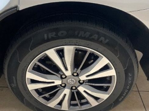 Used 2019 Nissan Pathfinder SL AWD/4WD image 27