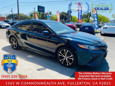Used 2019 Toyota Camry SE w/ Carpet Mat Package FWD image 15