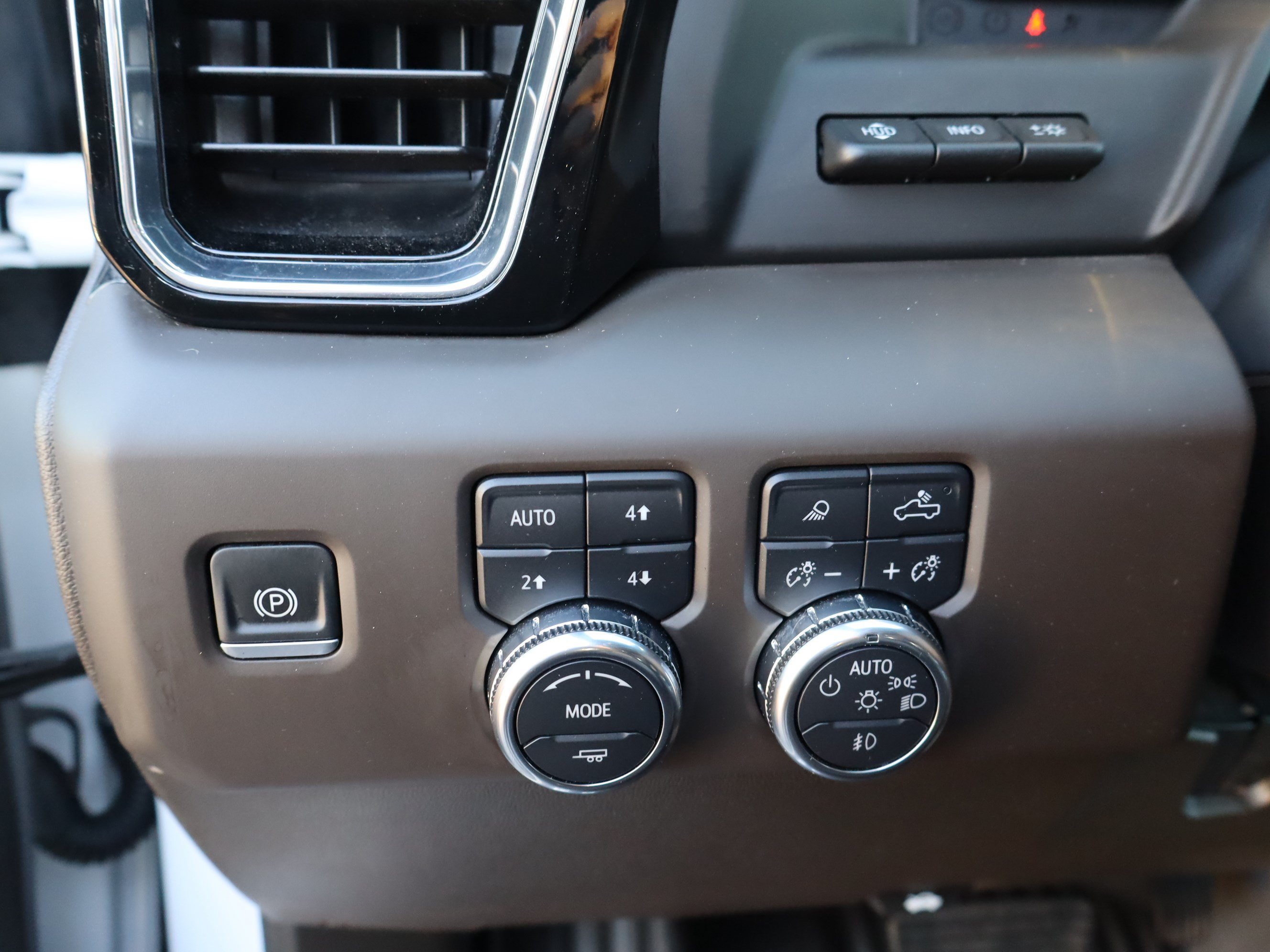 Used 2025 GMC Sierra 2500 Denali w/ Denali Reserve Package AWD/4WD image 24