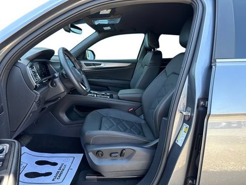 Used 2025 Volkswagen Atlas Cross Sport SE AWD/4WD image 10