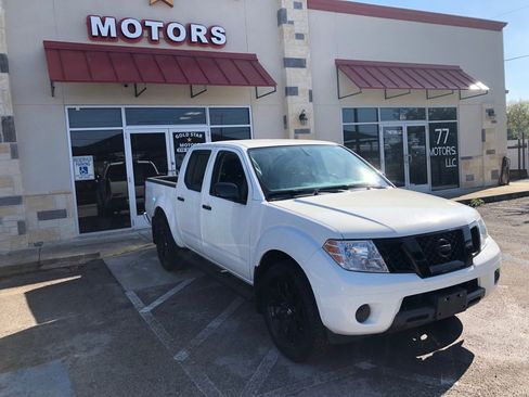 Used 2021 Nissan Frontier SV image 3