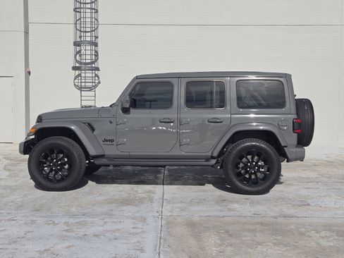 Used 2021 Jeep Wrangler Unlimited Sahara image 5