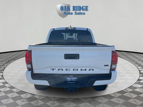 Used 2019 Toyota Tacoma TRD Sport AWD/4WD image 6
