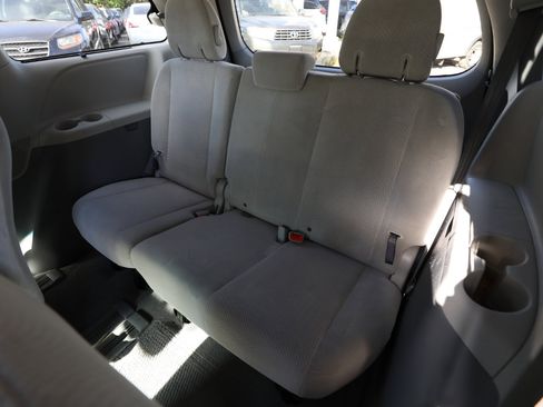 Used 2011 Toyota Sienna LE image 13