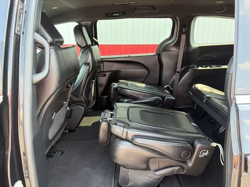 Used 2025 Chrysler Pacifica Select FWD image 40