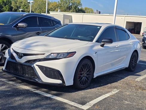 Used 2022 Toyota Camry SE w/ Convenience Package FWD image 4