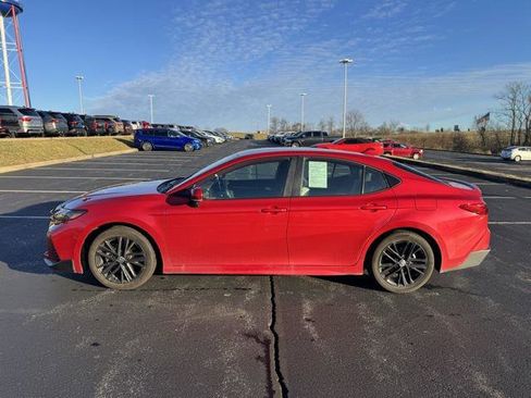 Certified 2025 Toyota Camry SE image 6