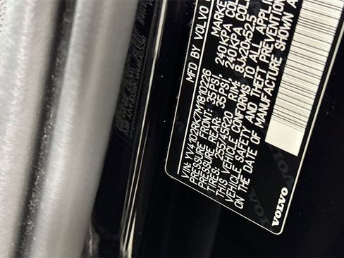 Used 2021 Volvo XC60 T5 Momentum image 38