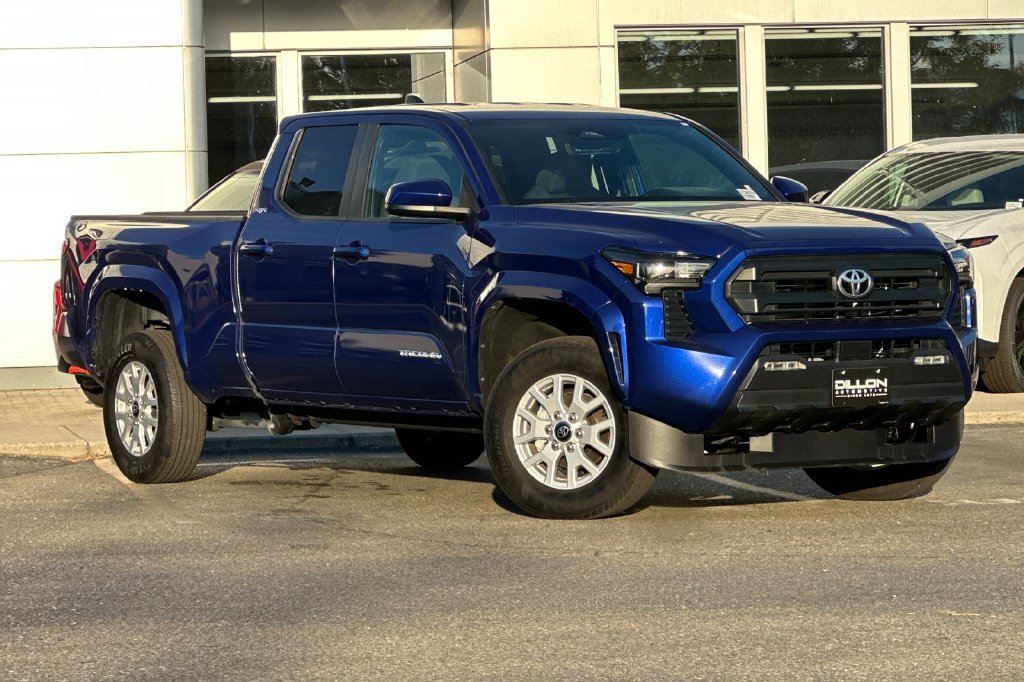 Used 2025 Toyota Tacoma SR5 AWD/4WD image 2