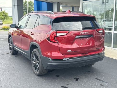 Used 2024 GMC Terrain SLE w/ Driver Convenience Package AWD/4WD image 4