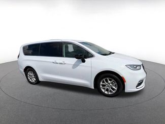 Used 2024 Chrysler Pacifica Touring-L FWD video 2