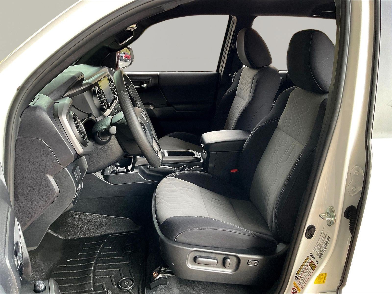 Used 2020 Toyota Tacoma TRD Off-Road w/ Technology Package AWD/4WD image 22