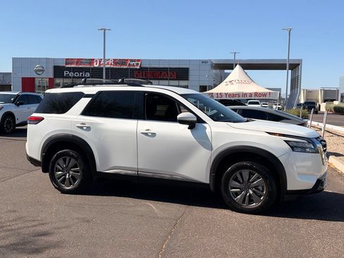 Certified 2025 Nissan Pathfinder SV w/ Cargo Package AWD/4WD image 6