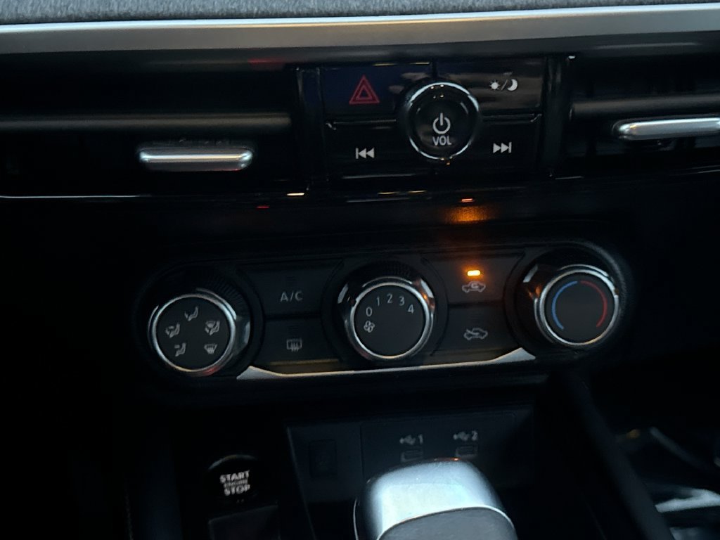 Used 2025 Nissan Kicks SV AWD/4WD image 16