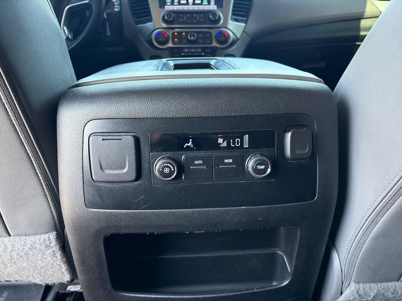 Used 2019 Chevrolet Suburban LT RWD image 16