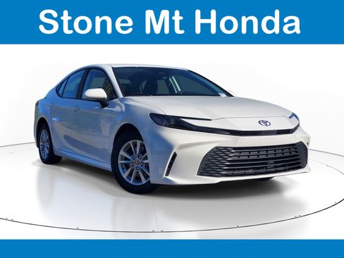 Used 2025 Toyota Camry LE FWD image 1
