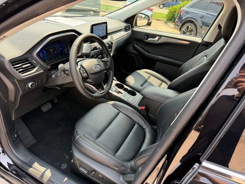 Used 2022 Ford Escape Titanium image 10