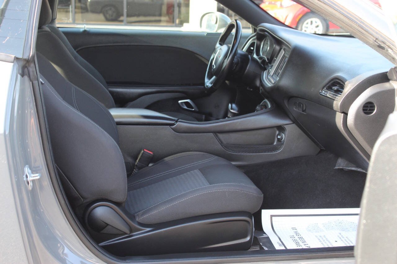 Used 2019 Dodge Challenger SXT AWD/4WD image 9