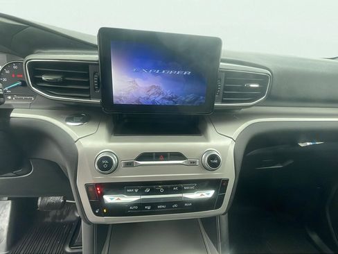 Used 2023 Ford Explorer XLT w/ Equipment Group 202A image 12