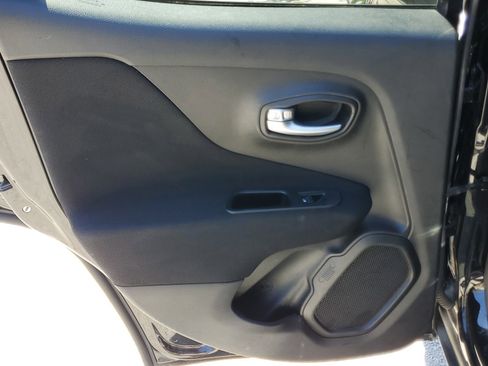 Used 2020 Jeep Renegade Latitude image 10