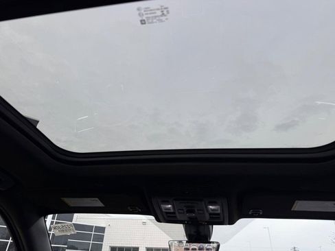 Used 2021 GMC Yukon XL Denali w/ Denali Premium Package image 16