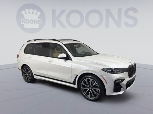 Used 2022 BMW X7 M50i w/ Dynamic Handling Package image 10