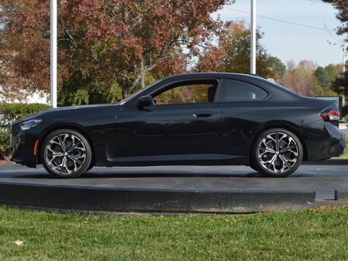 Used 2025 BMW 230i Coupe w/ M Sport Package image 8