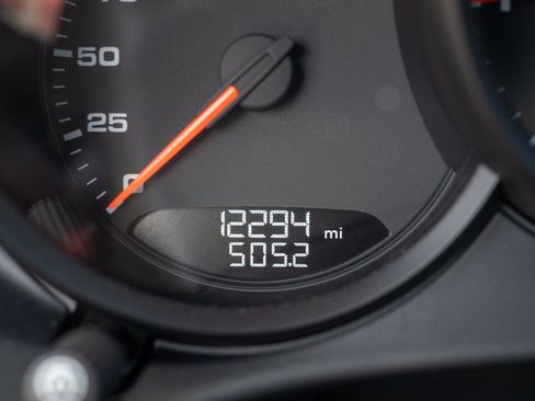Used 2025 Porsche 718 Cayman RWD image 10