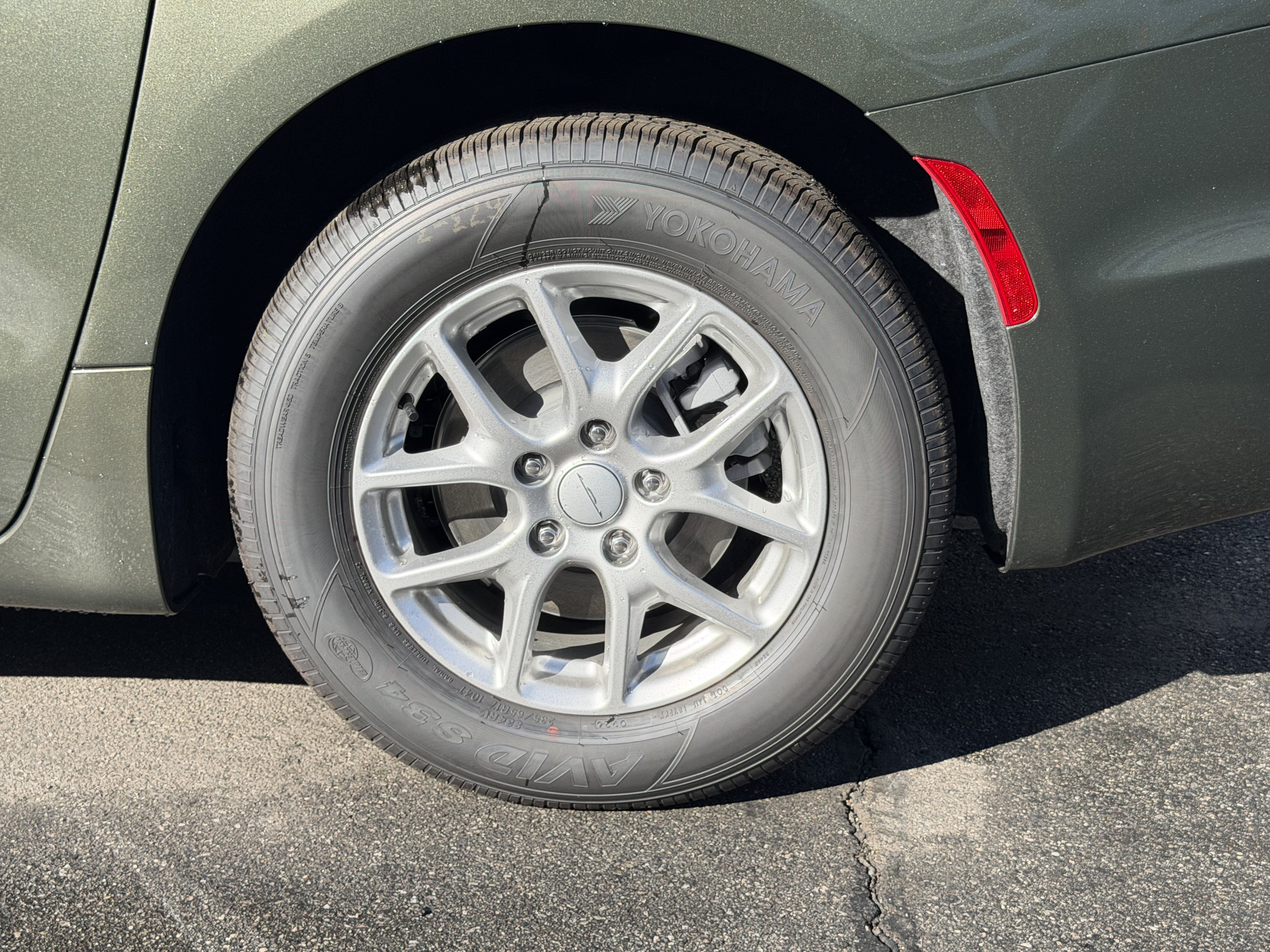 New 2027 Chrysler Pacifica Select FWD image 16