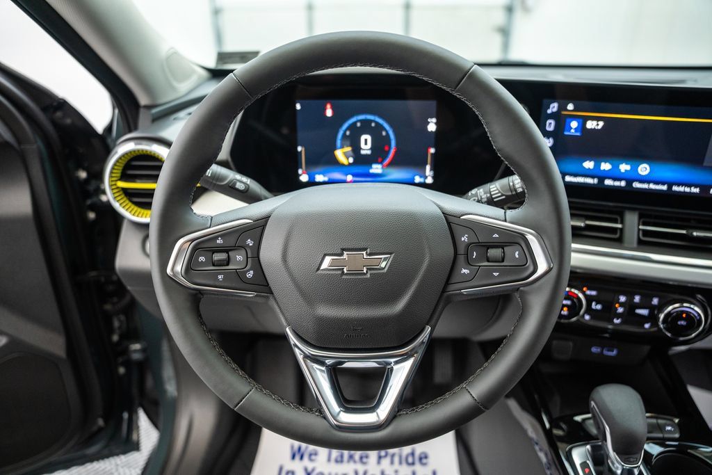 New 2026 Chevrolet Trax LT w/ Sunroof Package FWD image 31