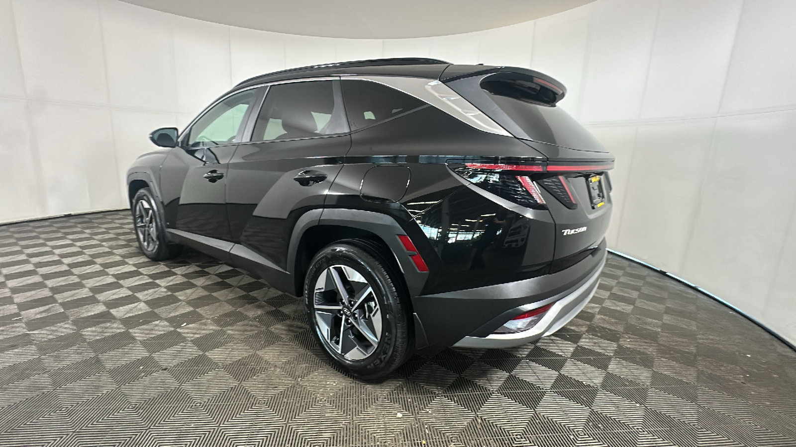 Certified 2025 Hyundai Tucson SEL AWD/4WD image 5