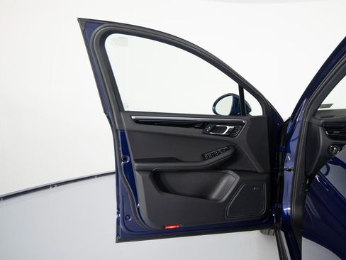 New 2026 Porsche Macan image 19