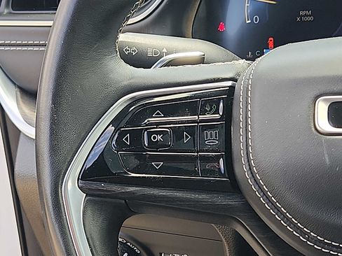 Used 2022 Jeep Grand Cherokee Overland w/ Luxury Tech Group IV AWD/4WD image 21