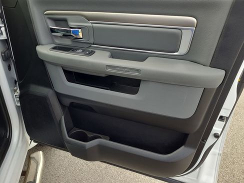 Used 2019 RAM 1500 Classic SLT image 31