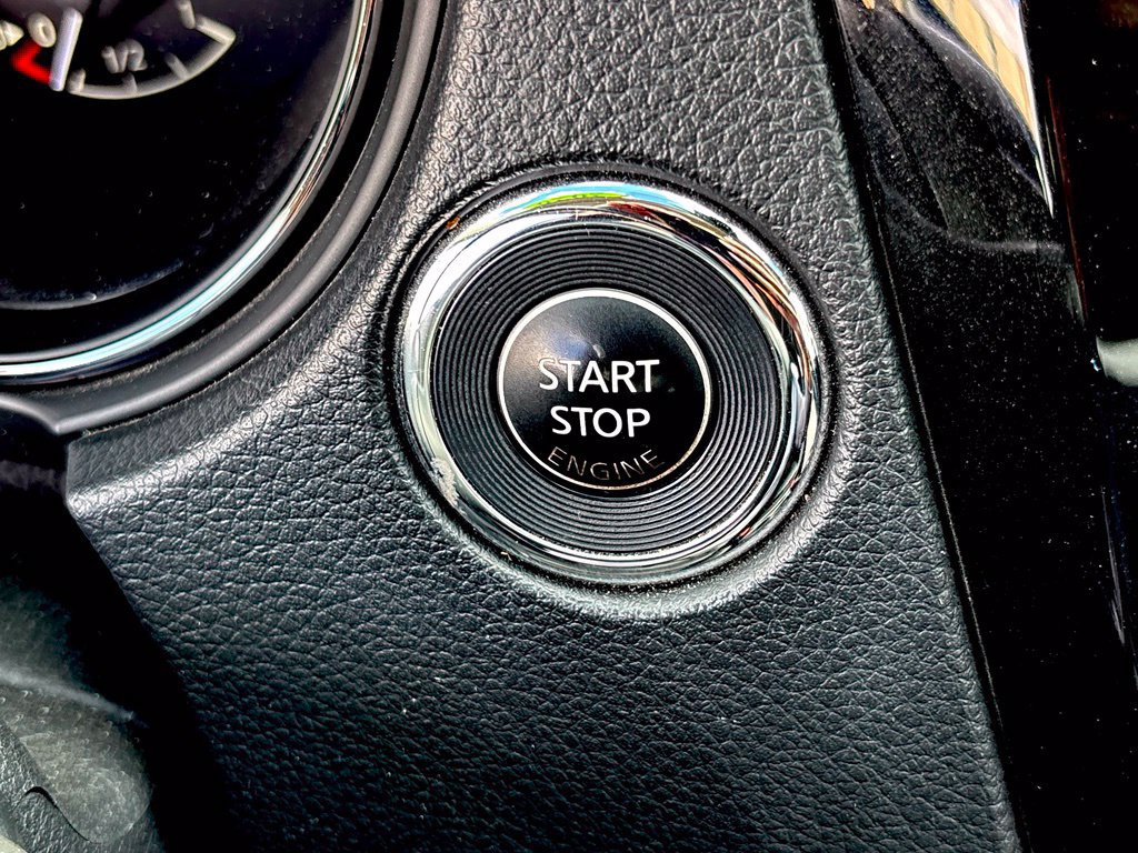 Used 2020 Nissan Rogue SV FWD image 14