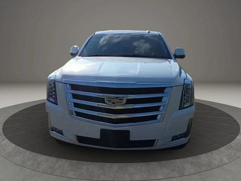 Used 2020 Cadillac Escalade Luxury AWD/4WD image 2