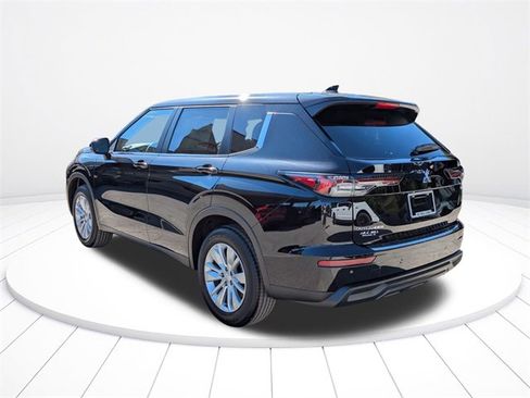 New 2025 Mitsubishi Outlander ES image 6