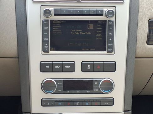 Used 2009 Lincoln MKX AWD image 6