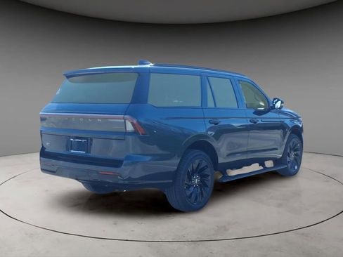 New 2026 Lincoln Navigator Reserve AWD/4WD image 9